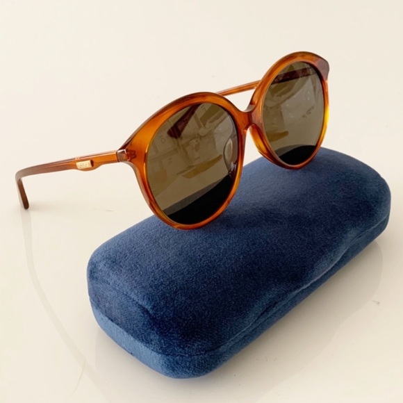 New - Gucci Sunglasses - Picture 4 of 15